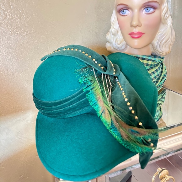 SENSATIONAL DESIGNER 1950\'s GREEN FELT WIDE BRIM HAT WITH METAL STUDS & FEATHERS main image 11